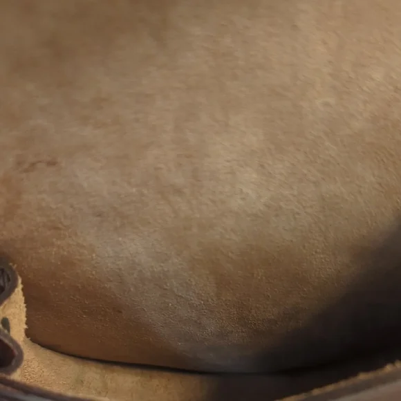 Elegant Brown Leather Crossbody Bag - Picture 5 of 8